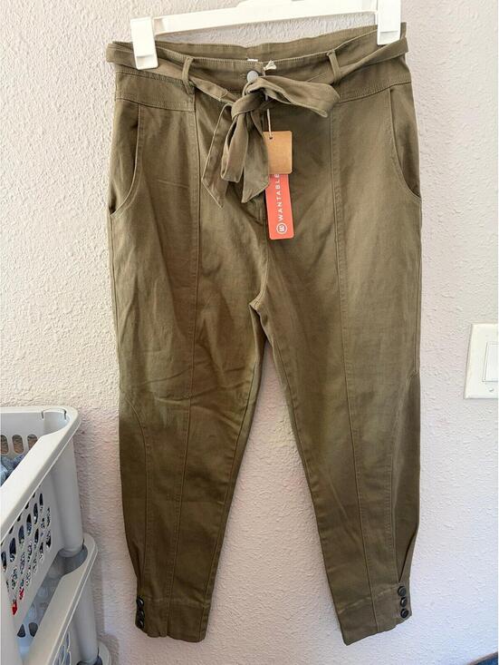 Blu Pepper Pants - NWT Blu Pepper High Rise Tie Front Pant in Olive size L. $58 retail